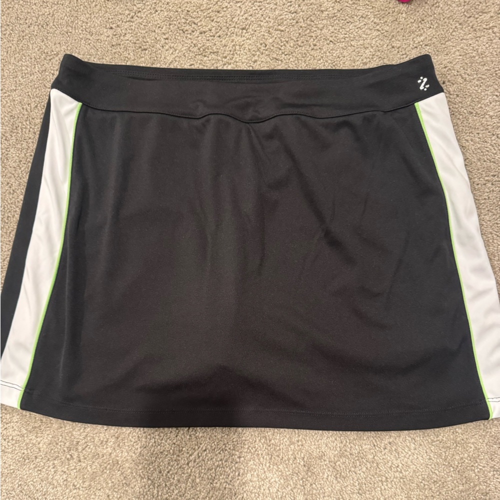 Izod Black and White Performance Skirt